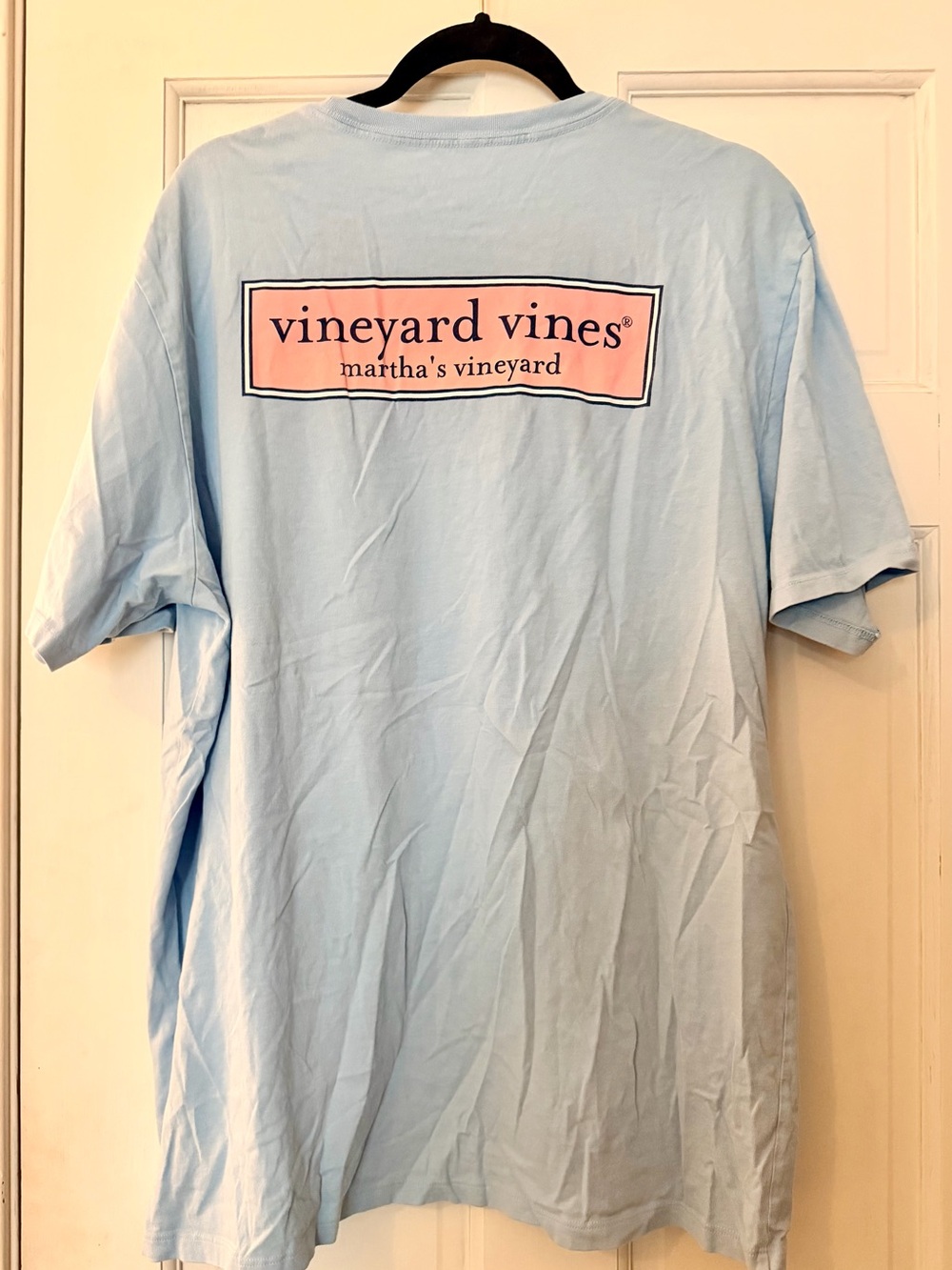 Men’s XL Vineyard Vines Light Blue Short-Sleeve Tee with Pink Logo Box
